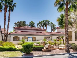 Photo #4: 2088524 Listing 