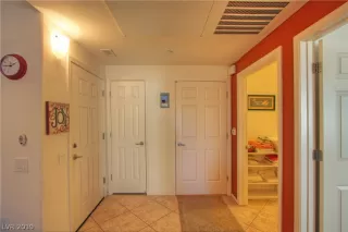 Photo #5: 2088557 Listing