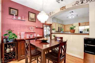 Photo #4: 2088610 Listing 