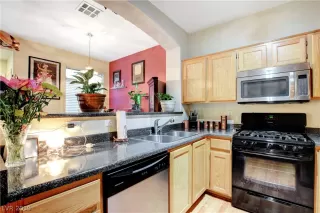 Photo #5: 2088610 Listing 