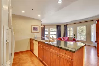 Photo #4: 2088612 Listing 