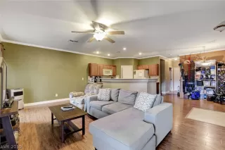 Photo #5: 2088669 Listing