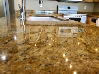 Photo #5: 2088898 Listing