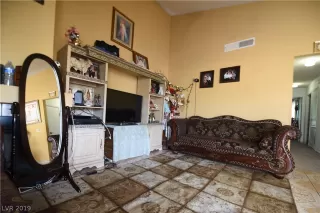 Photo #4: 2088979 Listing