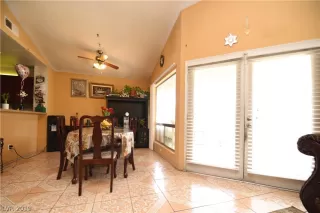 Photo #5: 2088979 Listing