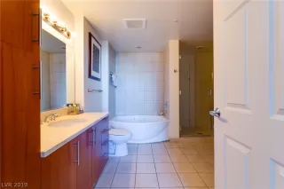 Photo #6: 2088997 Listing