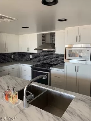 Photo #2: 2089035 Listing