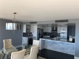 Photo #4: 2089035 Listing