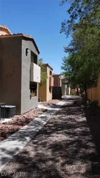 Photo #5: 2089039 Listing