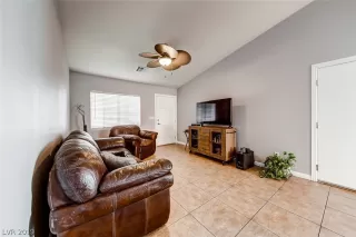 Photo #6: 2089141 Listing