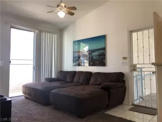 Photo #3: 2089163 Listing