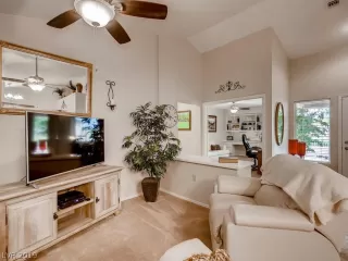 Photo #4: 2089278 Listing