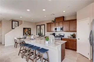 Photo #1: 2089301 Listing 