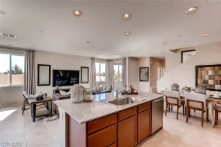 Photo #4: 2089301 Listing 