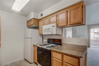 Photo #3: 2089403 Listing