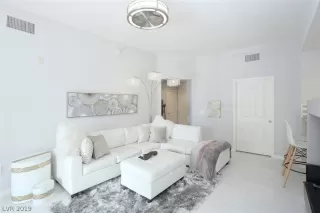 Photo #2: 2089449 Listing