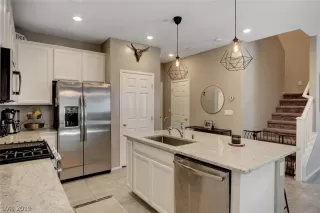 Photo #3: 2089456 Listing