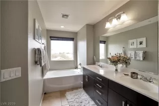 Photo #3: 2089490 Listing