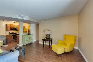 Photo #3: 2089573 Listing