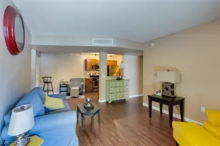 Photo #4: 2089573 Listing