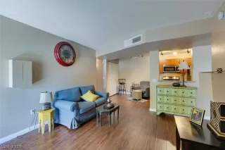 Photo #6: 2089573 Listing