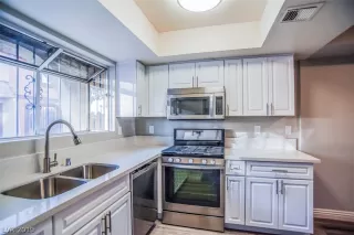 Photo #5: 2089624 Listing