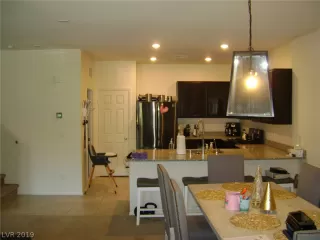 Photo #4: 2089678 Listing 