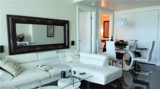 Photo #4: 2089700 Listing