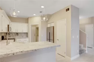 Photo #1: 2089720 Listing 