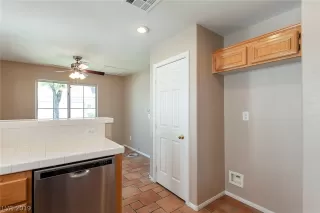 Photo #5: 2089787 Listing 