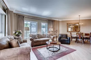 Photo #5: 2089972 Listing