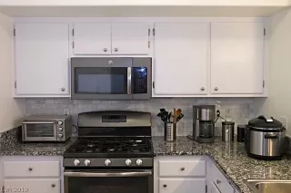 Photo #5: 2090000 Listing 