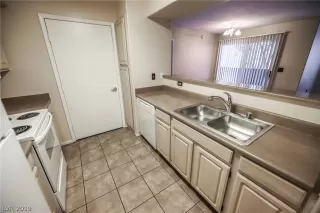 Photo #5: 2090032 Listing 