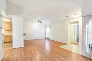 Photo #4: 2090162 Listing