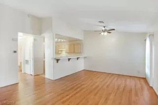 Photo #5: 2090162 Listing