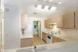 Photo #6: 2090162 Listing