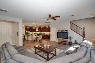 Photo #2: 2090243 Listing