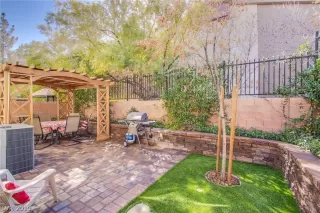 Photo #3: 2090243 Listing