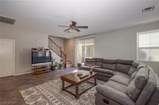 Photo #5: 2090243 Listing