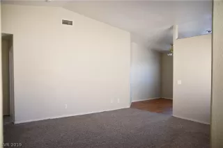 Photo #5: 2090293 Listing