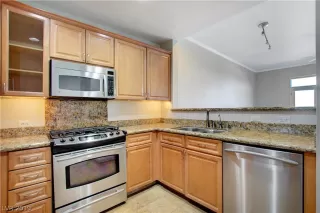 Photo #4: 2090300 Listing