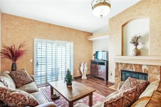 Photo #3: 2090306 Listing