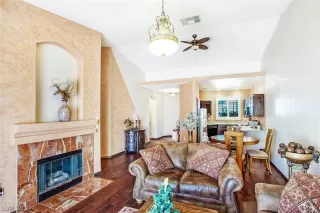 Photo #5: 2090306 Listing