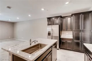 Photo #6: 2090430 Listing 