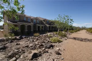 Photo #3: 2090632 Listing 