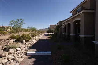 Photo #4: 2090632 Listing 