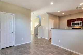 Photo #4: 2090715 Listing