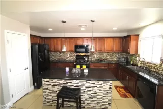 Photo #1: 2090765 Listing 