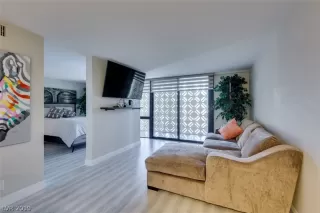 Photo #6: 2090823 Listing