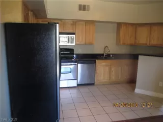 Photo #4: 2090853 Listing 